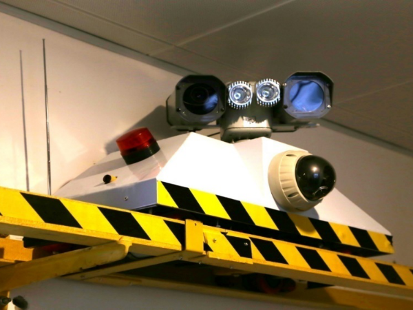 用迈世轨道巡检机器人，海运码头长距离送料巡检实现无人化