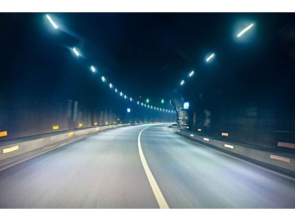 个性化设计的高速公路隧道气体环境综合监控系统