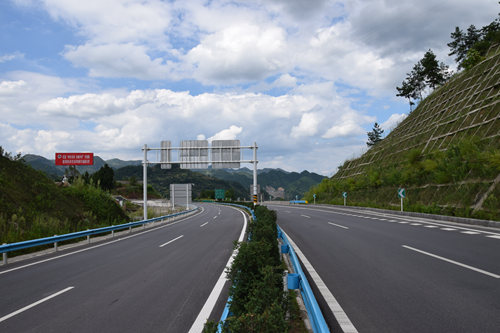 自动运行的高速公路视频监控配电箱管理系统