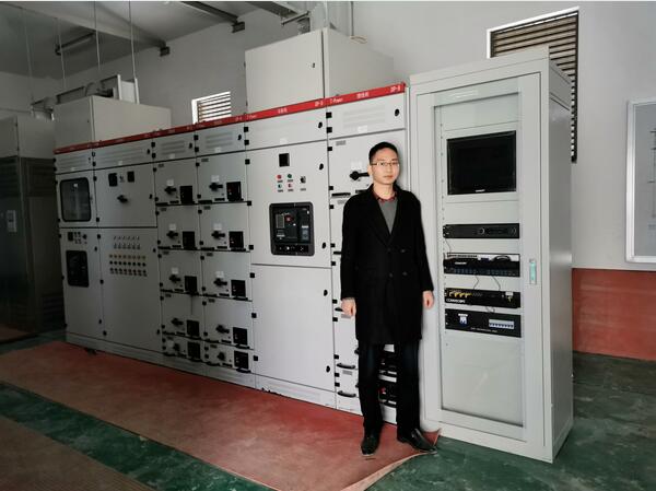配电系统智能运维专家在施工现场